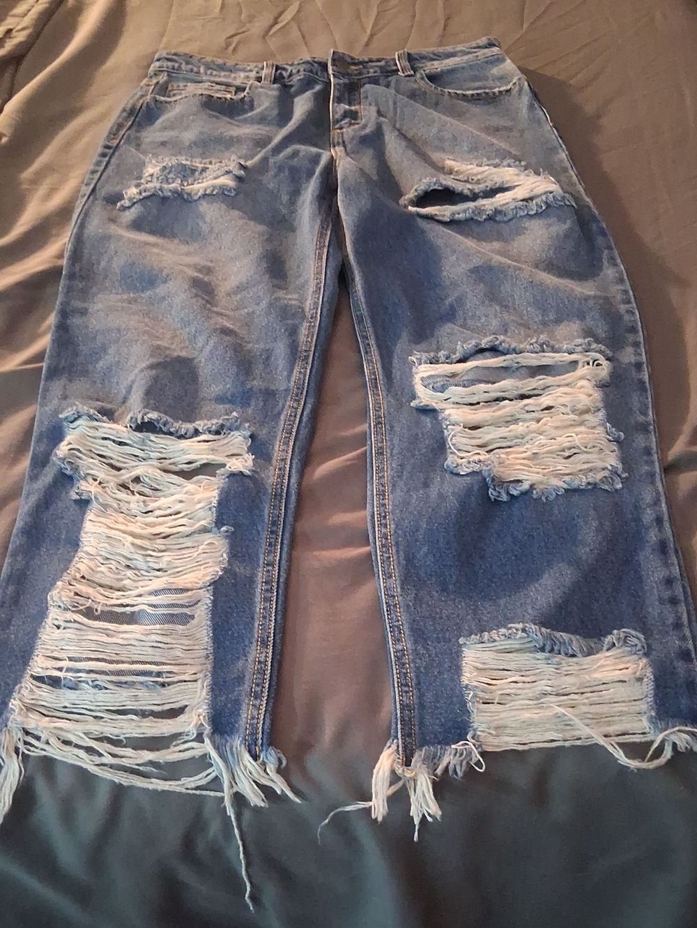 NEW Womens Distressed Blue Ripped Jeans - Classic Denim Style. SZ13
